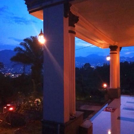 Villa Bravira Cisarua Buitenkant foto